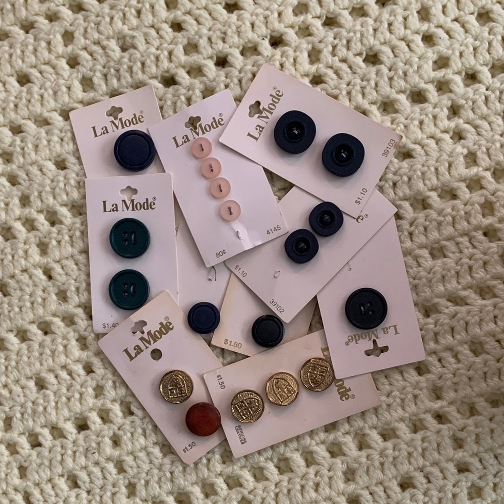 Vintage LaMode Mixed Sewing Button Cards